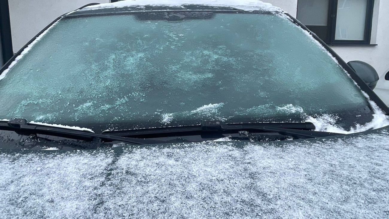 Modalități rapide de dezghețare a mașinii iarna, pe ger și zăpadă. Metode eficiente și trucuri mai puțin știute. Ce trebuie evitat