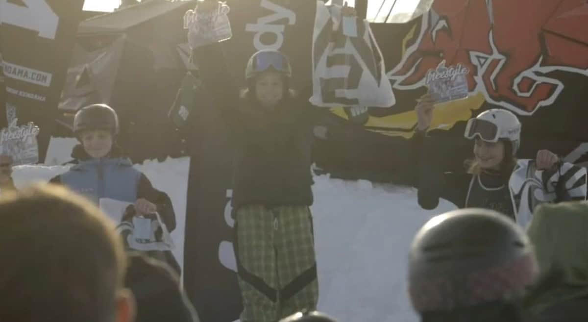 VIDEO: Octavian Drăgoiu din Alba Iulia, pe primul loc la snowboard în cadrul competiției Arena Freestyle Open 2026 de la Păltiniș