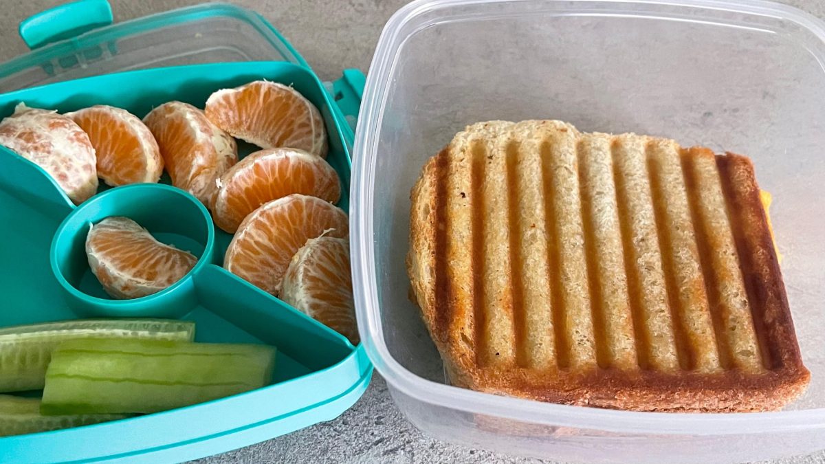 Pachetul pentru școală poate conține aproape 50 de aditivi alimentari. Lista produselor și cantitatea. Avertisment InfoCons