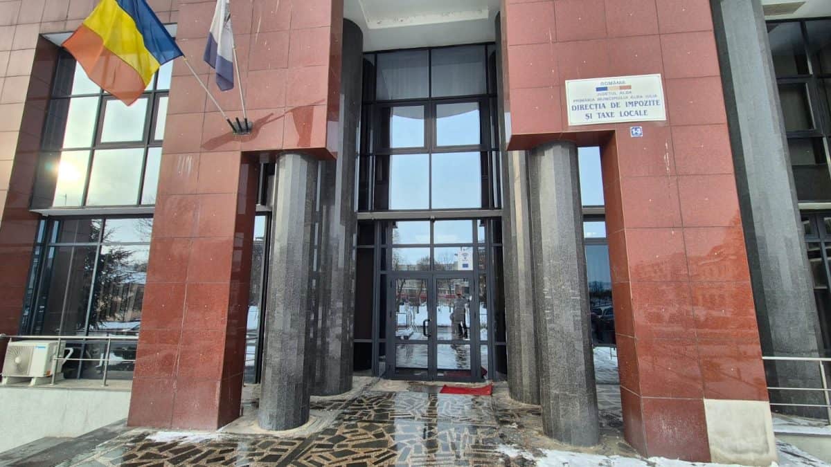 Reduceri de impozite la Alba Iulia, pentru persoanele cu dizabilități și la clădirile vechi. Ședință de îndată a Consiliului Local