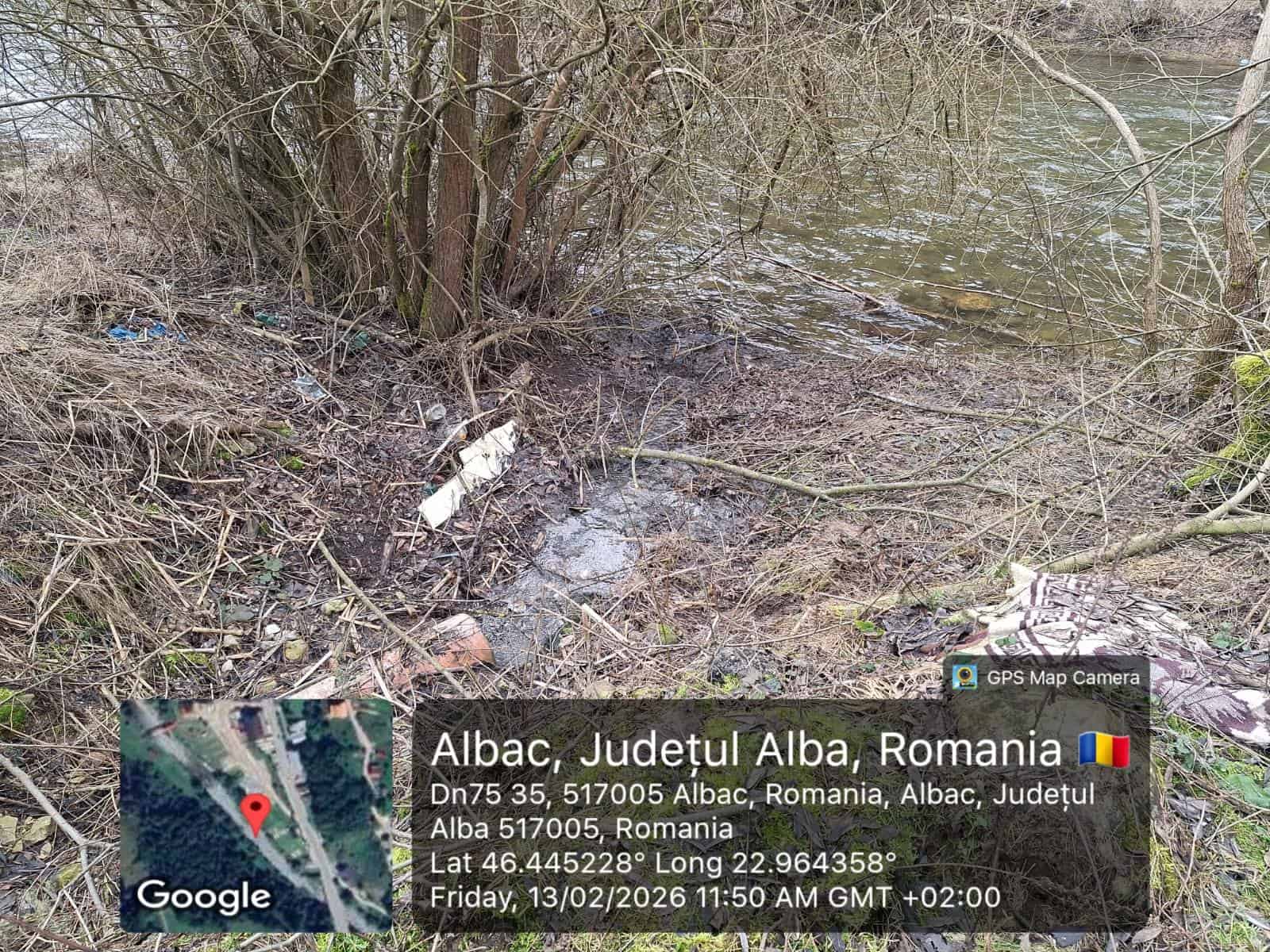Garda de Mediu Alba investighează o posibilă poluare a râului Arieș, la Albac. Probe de apă, prelevate din zona stației de epurare