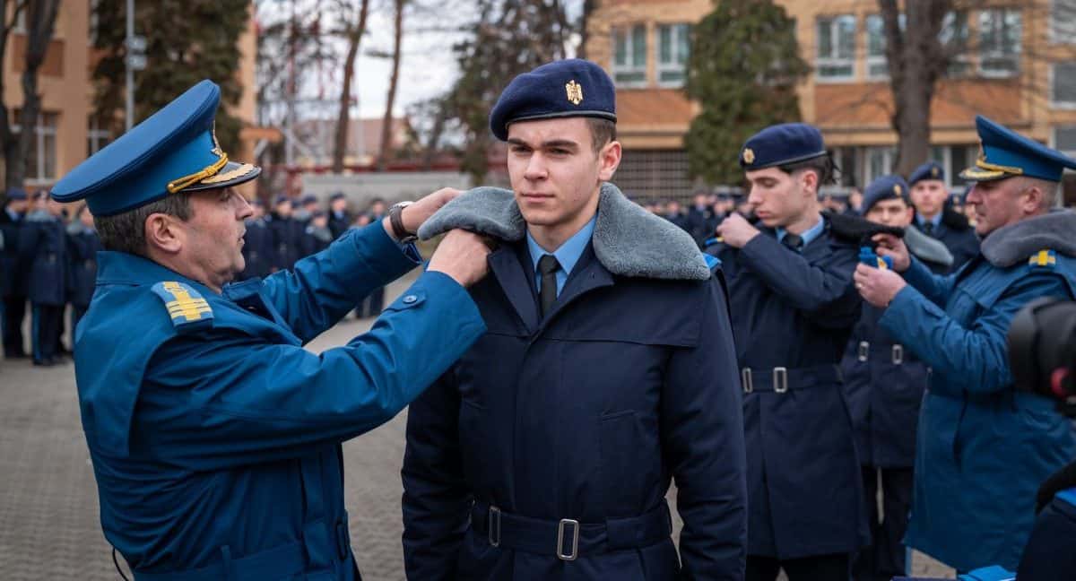 FOTO: Elevi ai Colegiului Militar din Alba Iulia, avansați în grad. Au avut rezultate deosebite și comportament exemplar