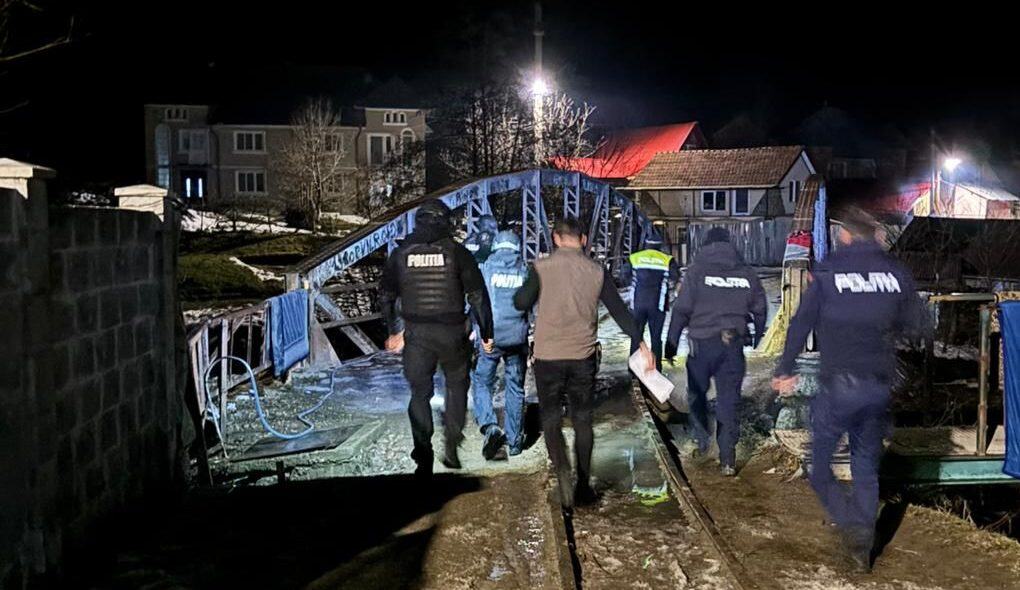 FOTO Acțiune a polițiștilor în Roșia Montană: Zeci de persoane verificate și amenzi de aproape 6.000 de lei