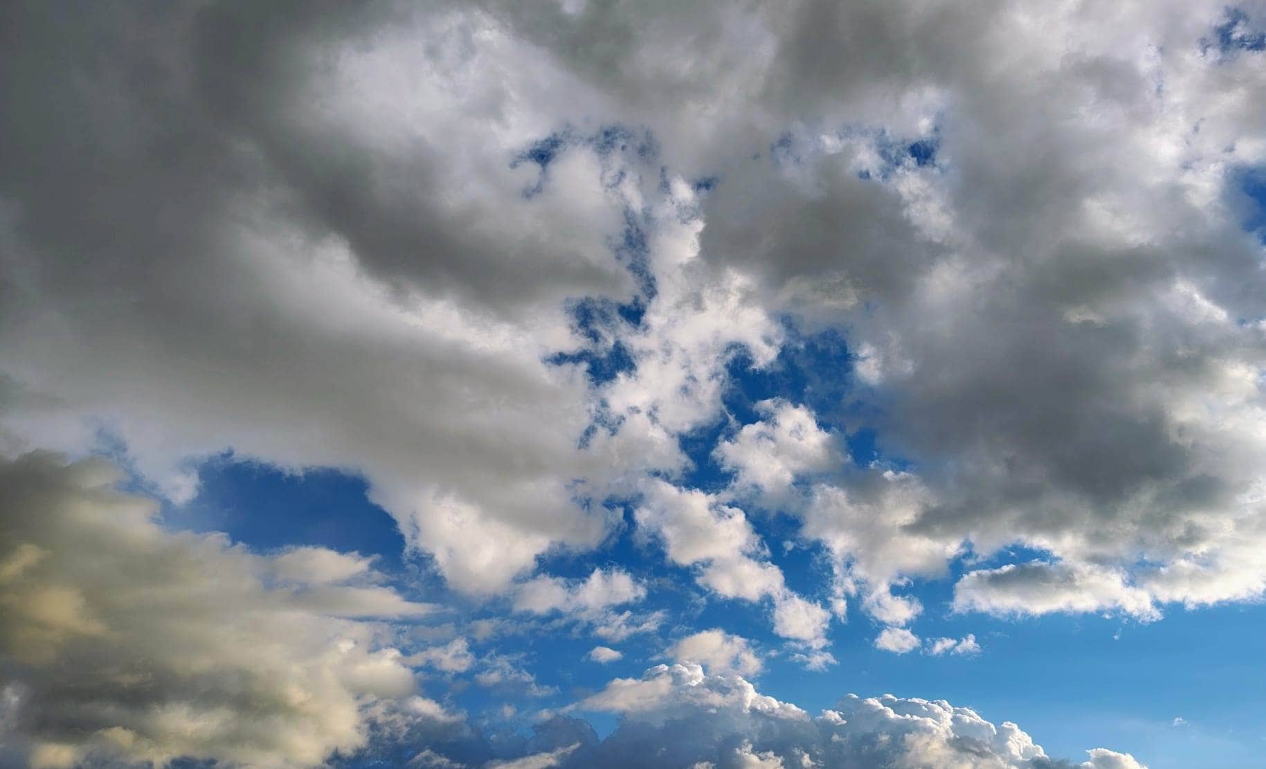Vremea până în 17 mai: temperaturi neobișnuite, perioade cu ploi. Prognoza meteo pe regiuni în următoarele două săptămâni