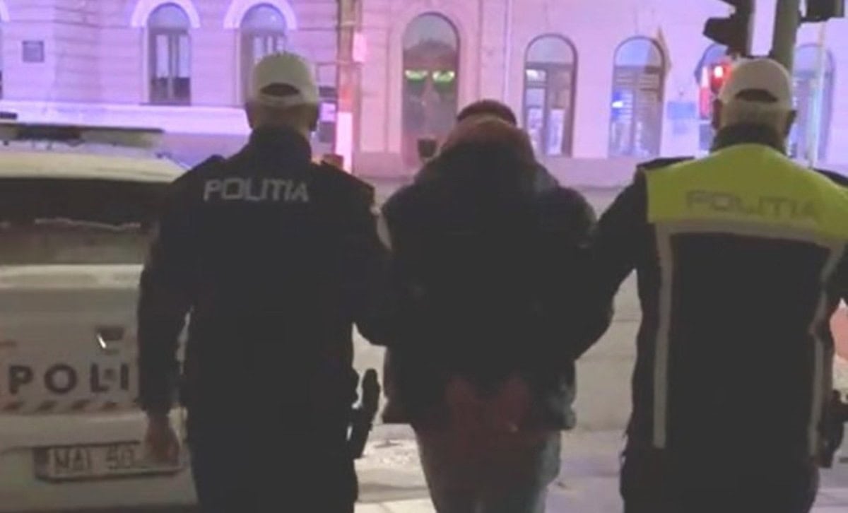 VIDEO: Bărbat din Aiud reținut de Poliție. A lovit cu mașina două autoutilitare parcate. Ce alcoolemie avea la volan