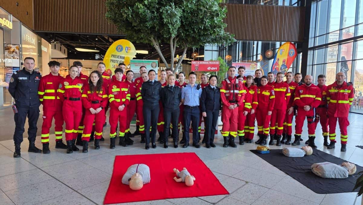 ISU Alba: Măsuri de prim ajutor și prevenție pentru diferite situații de urgență, prezentate la sute de cetățeni, în Alba Iulia