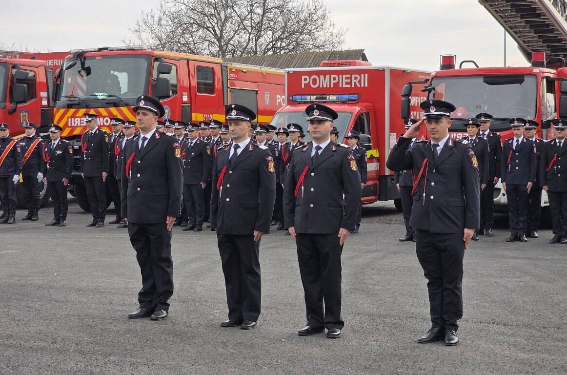 FOTO: Cadre militare de la ISU Alba, avansate în grad, pentru rezultate deosebite. Ceremonial cu ocazia Zilei Protecției Civile