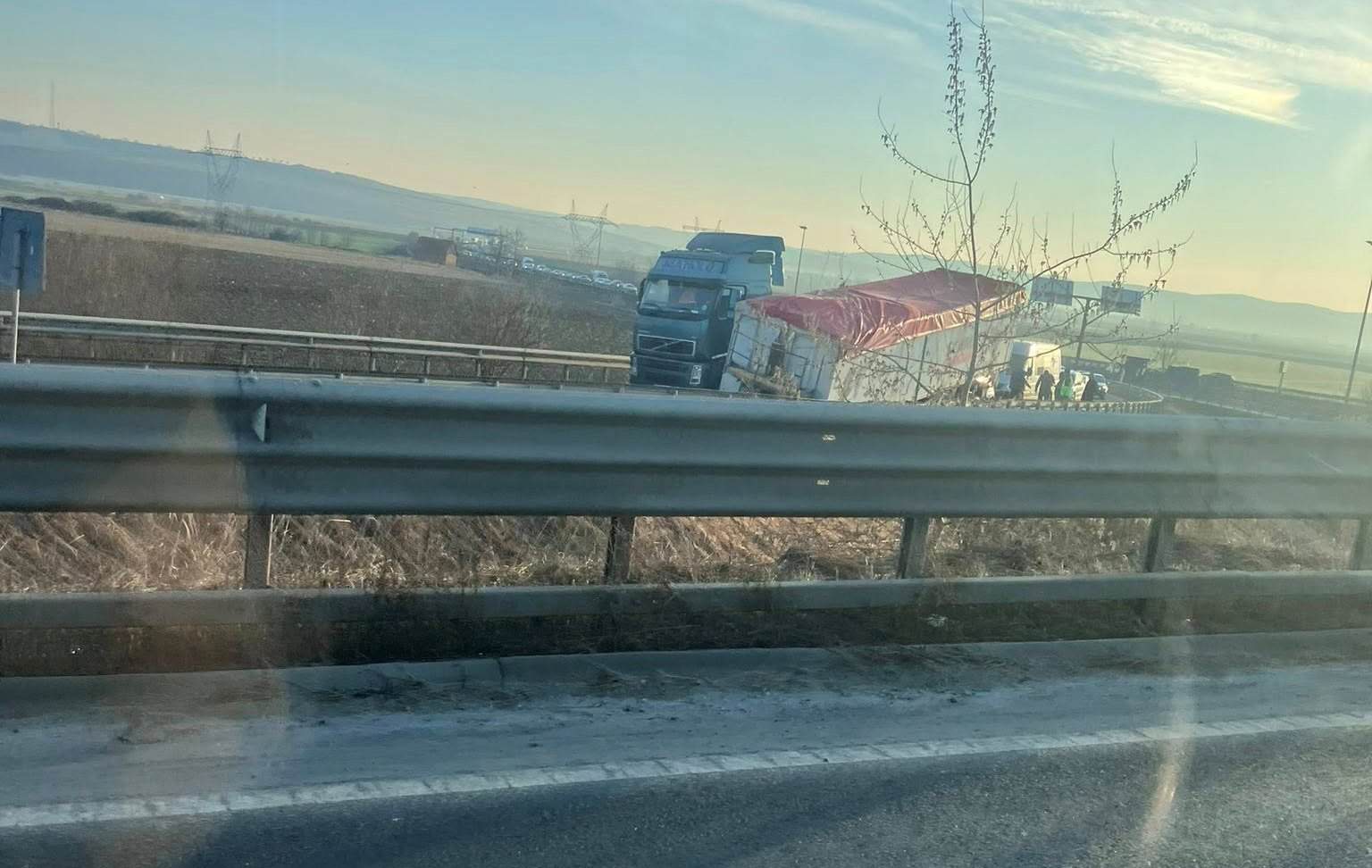 UPDATE: Accident la ieșirea de pe autostrada A1 Sebeș-Sibiu, spre Ocna Sibiului. Este implicat un TIR. Trafic restricționat