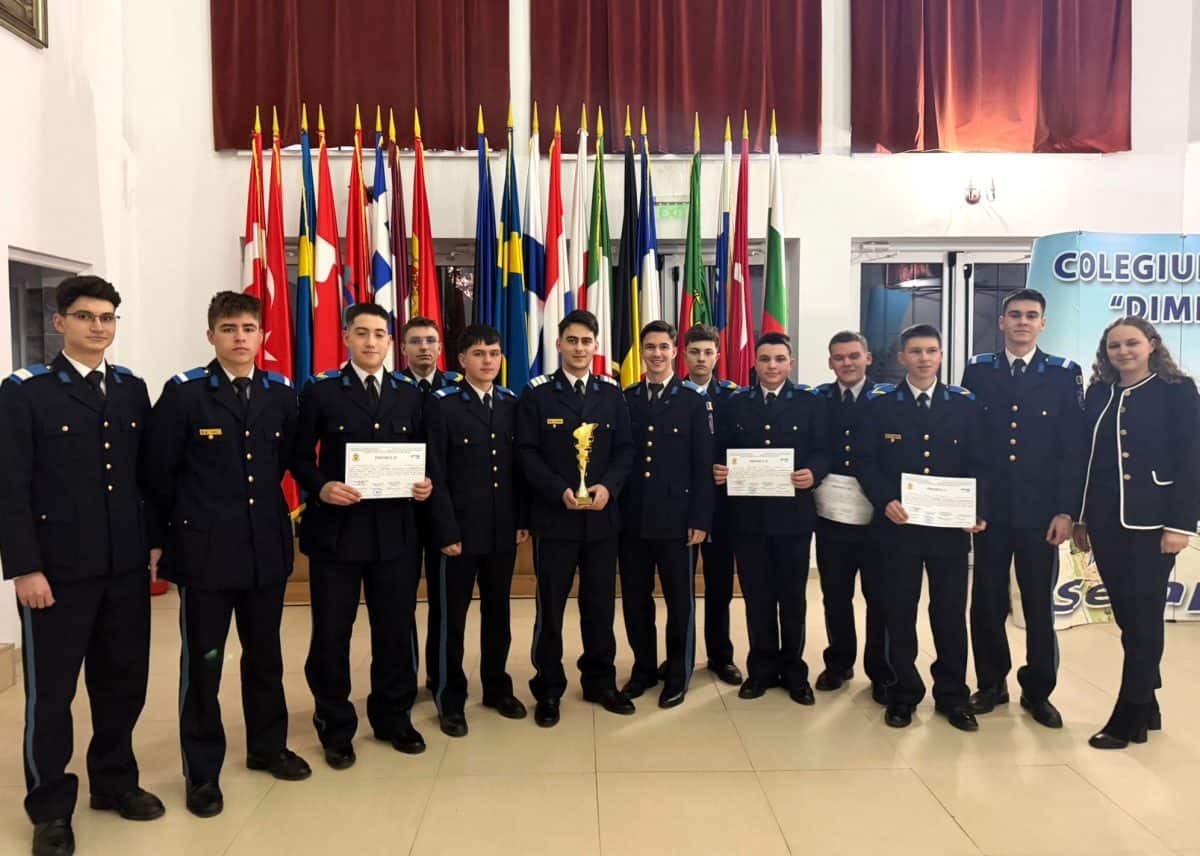 Elevii Colegiului Militar din Alba Iulia, câștigătorii Cupei Octav Onicescu. Pasiunea pentru științele exacte le-a adus Premiul I