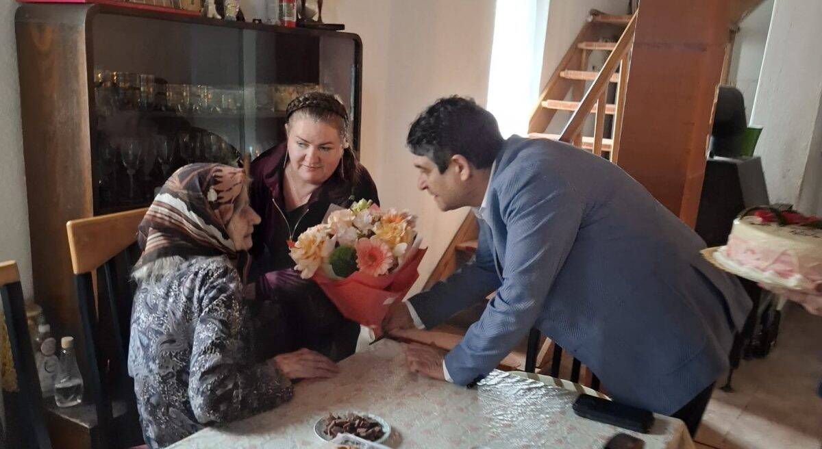 Ravenca Leahu din Alba Iulia a împlinit vârsta de 101 ani. A fost vizitată de primarul Gabriel Pleșa