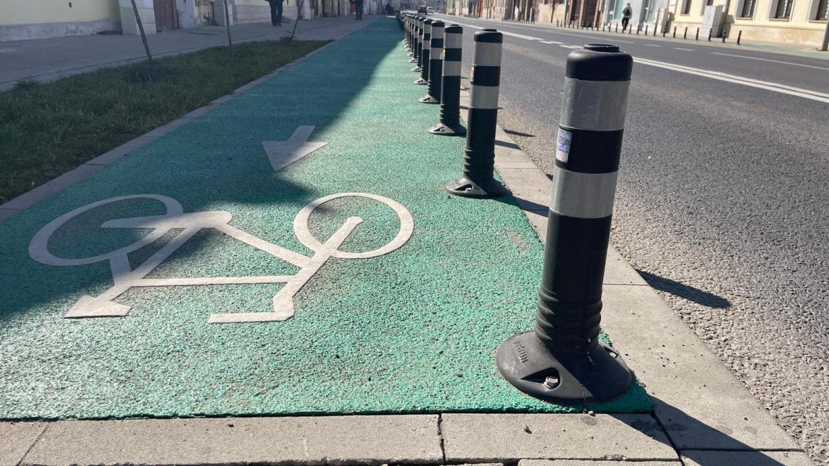 Un cetățean din Alba Iulia se judecă cu Primăria după ce sesizările i-au fost ignorate. Problemă cauzată de ”mobilitatea urbană”
