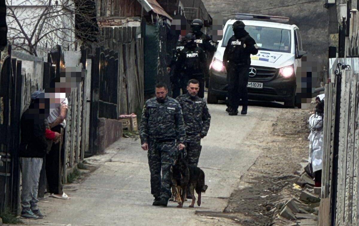 FOTO Acțiune a polițiștilor în Galda de Jos: Amenzi și persoane conduse la sediul poliției, după zeci de verificări