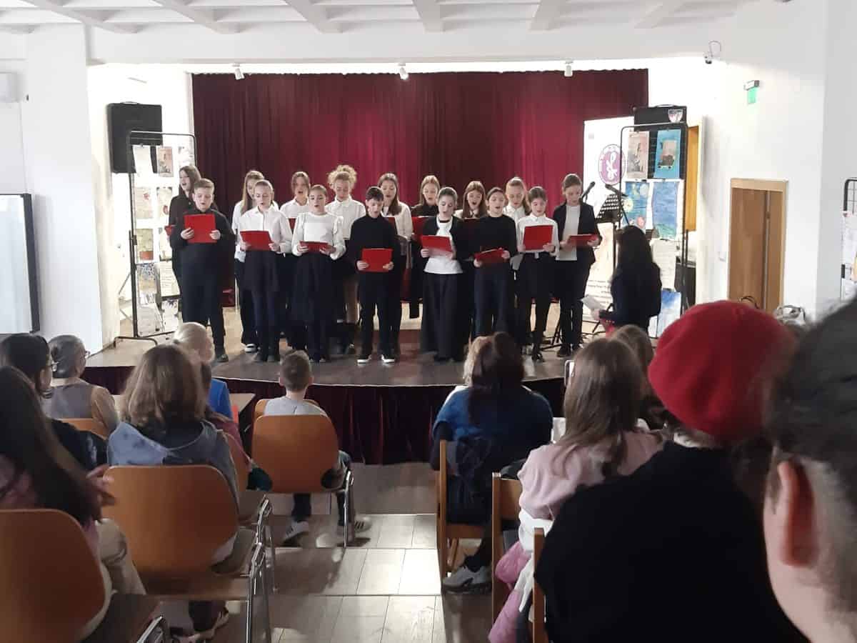 Spectacol și concurs destinat francofoniei la Liceul de Arte ”Regina Maria” din Alba Iulia