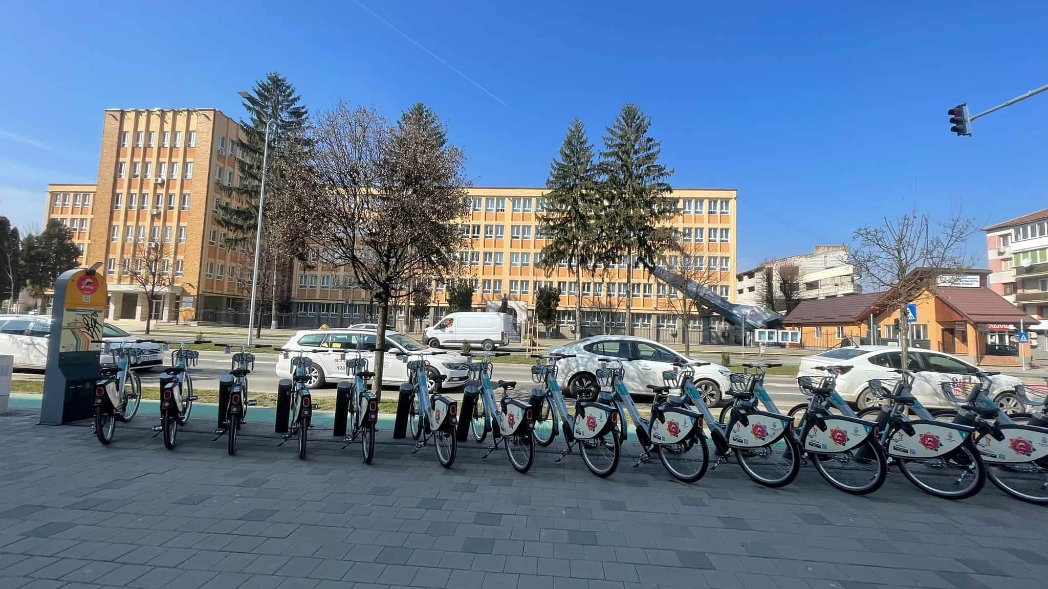 Bicicletele „smart” din Alba Iulia vor putea fi utilizate începând de luni. Program, condiții pentru închiriere și tarife
