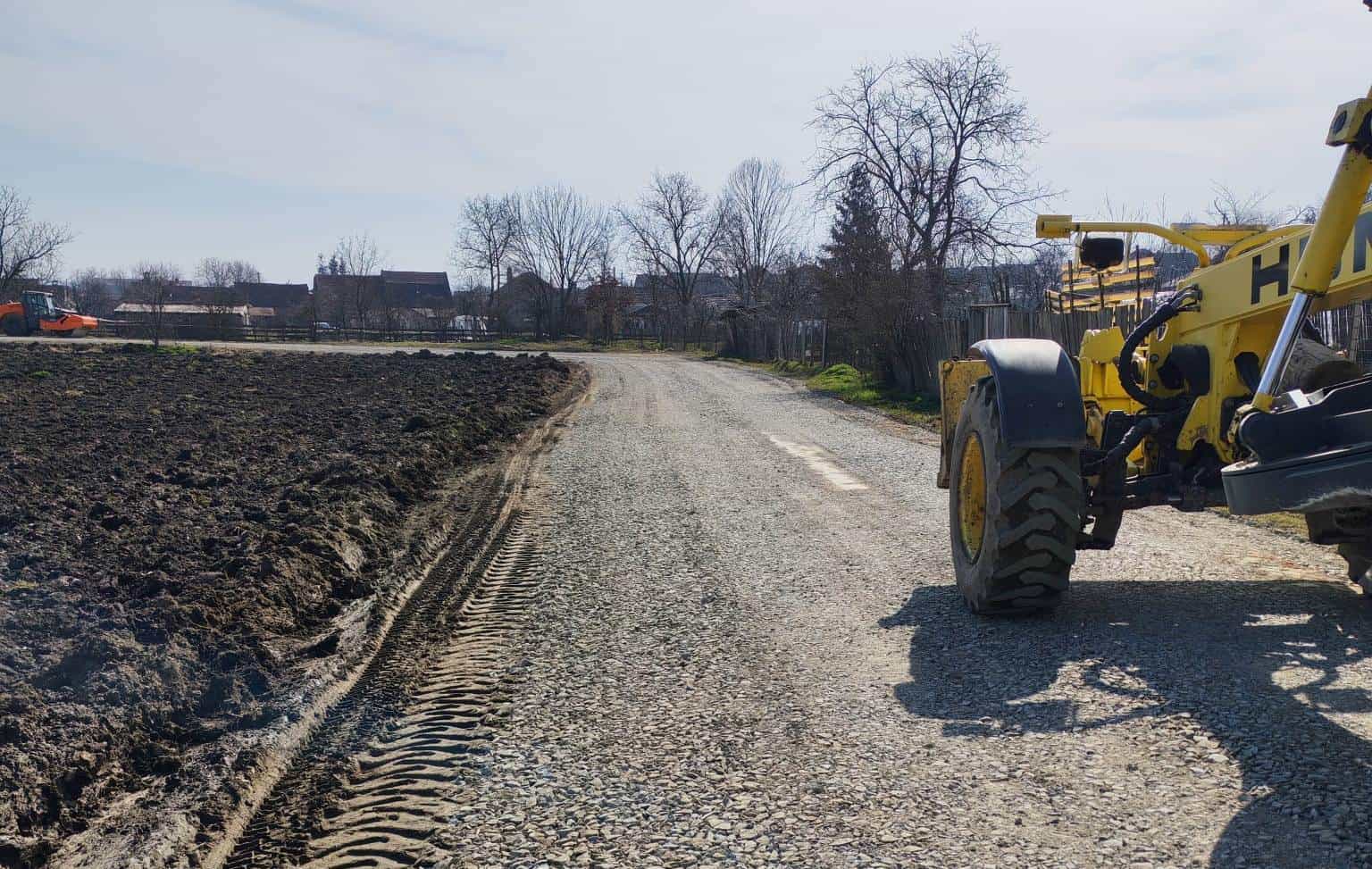 FOTO: SPAP Sebeș a finalizat lucrările de reprofilare unui drum neasfaltat din Lancrăm