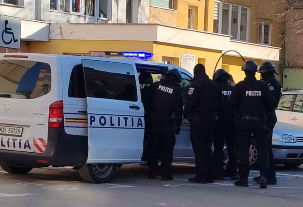 Tentativă de sinucidere la Alba Iulia, împiedicată de un polițist și de o colegă de la centrul operațional. Cum au acționat