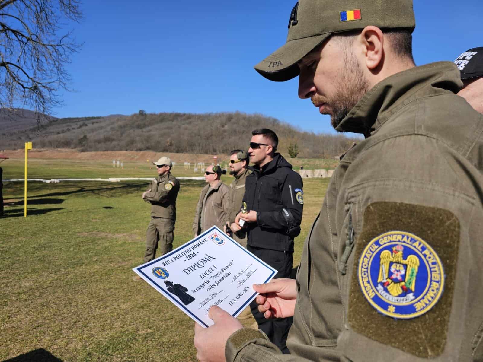 Competiție de tir dinamic la Alba Iulia, organizată de polițiștii Biroului Pregătire Profesională. Scenariu: O luare de ostatici