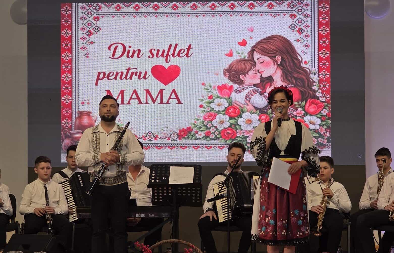 FOTO: ”Din suflet pentru MAMA”, o seară de 8 martie, dedicată femeilor din Câmpeni