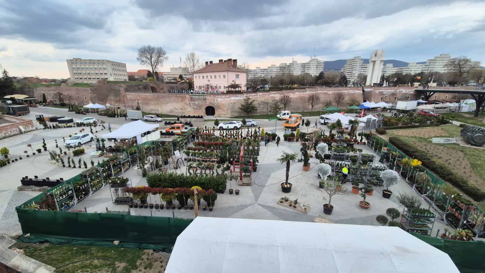 Expoziție temporară de afișe și ateliere creative, organizate de Muzeul Unirii din Alba Iulia, la Târgul Grădinarului