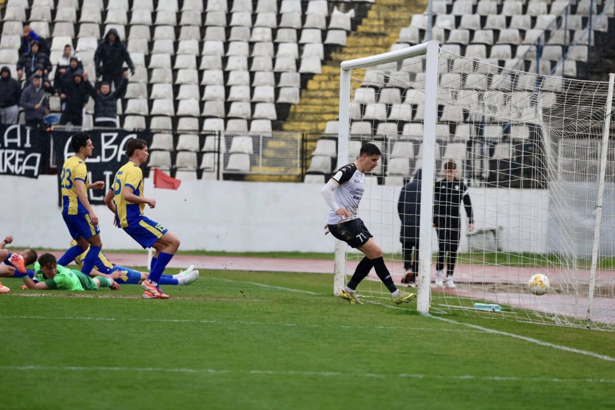CSM Unirea Alba Iulia, începe lupta pentru Liga a II-a. Sâmbătă, meci împotriva echipei antrenate de Alexandru Pelici