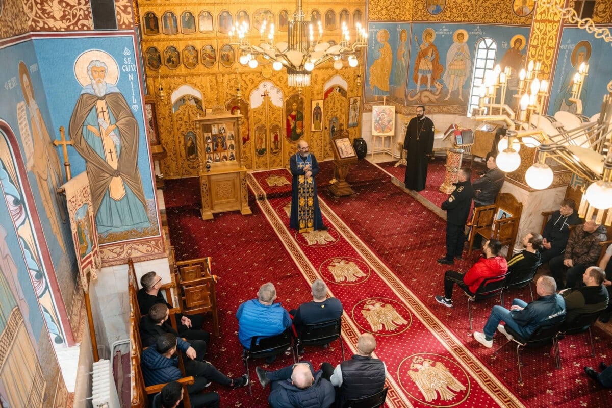 Preotul Constantin Necula a oficiat Sfânta Liturghie în Penitenciarul de Maximă Siguranță Aiud