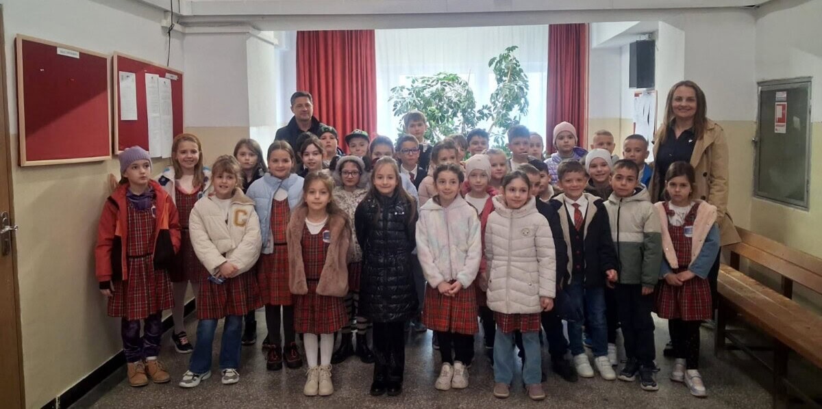 FOTO: Elevi de la Școala Gimnazială din Ciugud, "mici judecători" în cadrul unei acțiuni educative la Tribunalul Alba