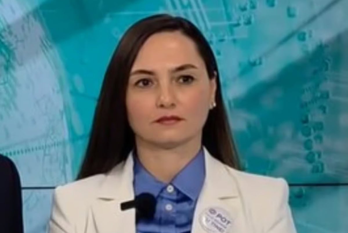 Românii afectați de vaccinul Pfizer să primească despăgubiri de 1200 euro pe lună. POT cere Guvernului să dea în judecată compania