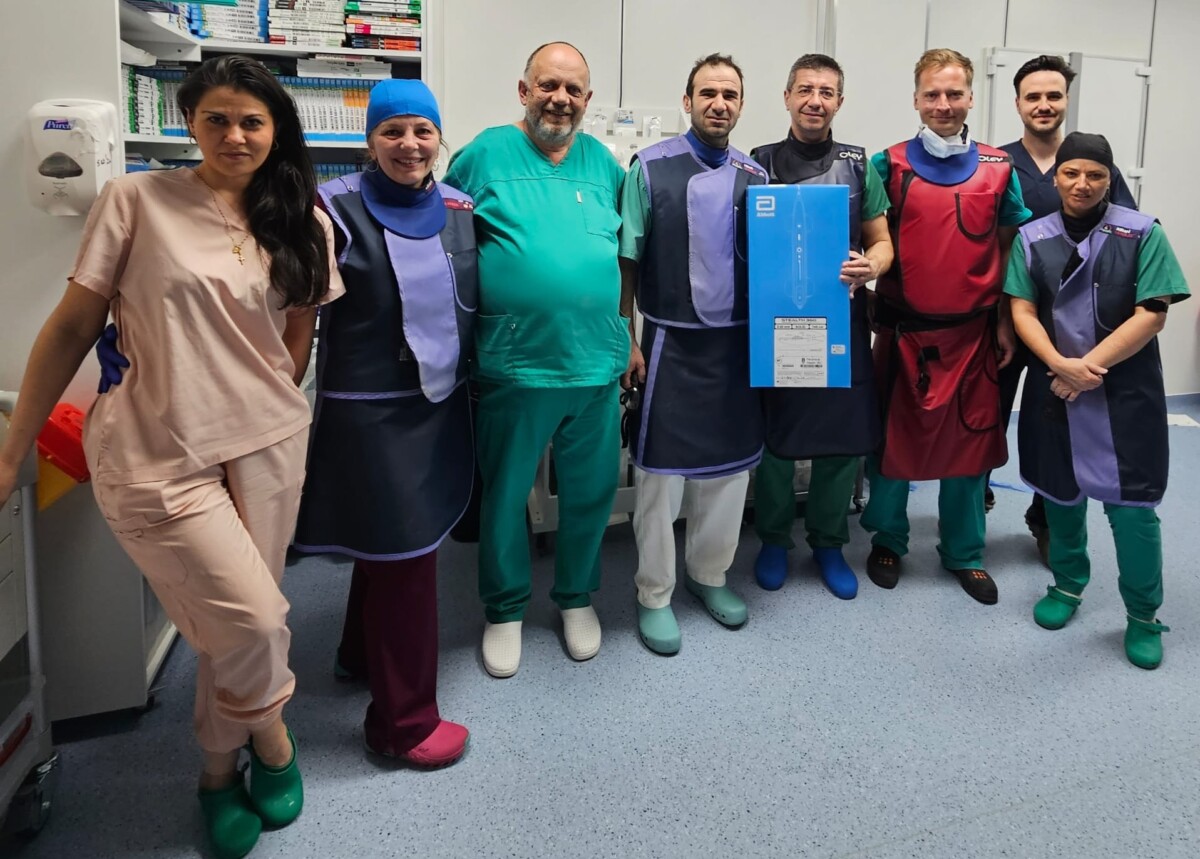 FOTO Intervenție în premieră în România, la Spitalul din Blaj. Procedură endovasculară inovatoare, realizată o echipă de medici
