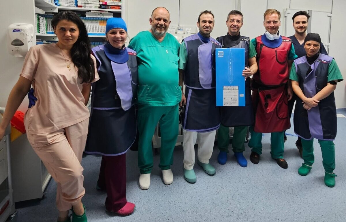FOTO Intervenție în premieră în România, la Spitalul din Blaj. Procedură endovasculară inovatoare, realizată de o echipă de medici