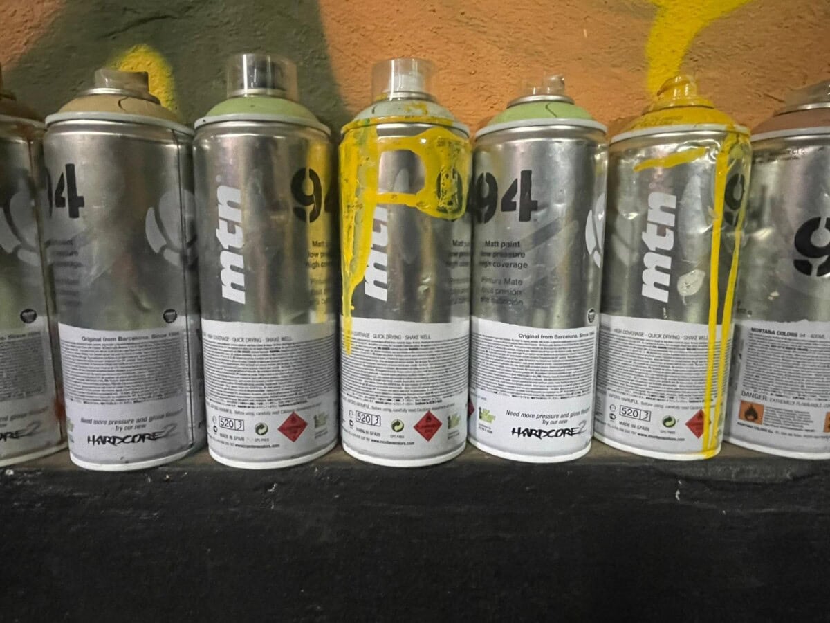 Cazul unui autoturism vandalizat, închis de procurorii din Alba Iulia. Șoferul și-a găsit mașina mâzgălită cu vopsea