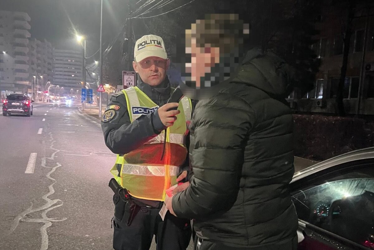 FOTO: Șoferii care au consumat alcool sau droguri, în vizorul polițiștilor din Alba. Peste 300 de persoane testate, în weekend