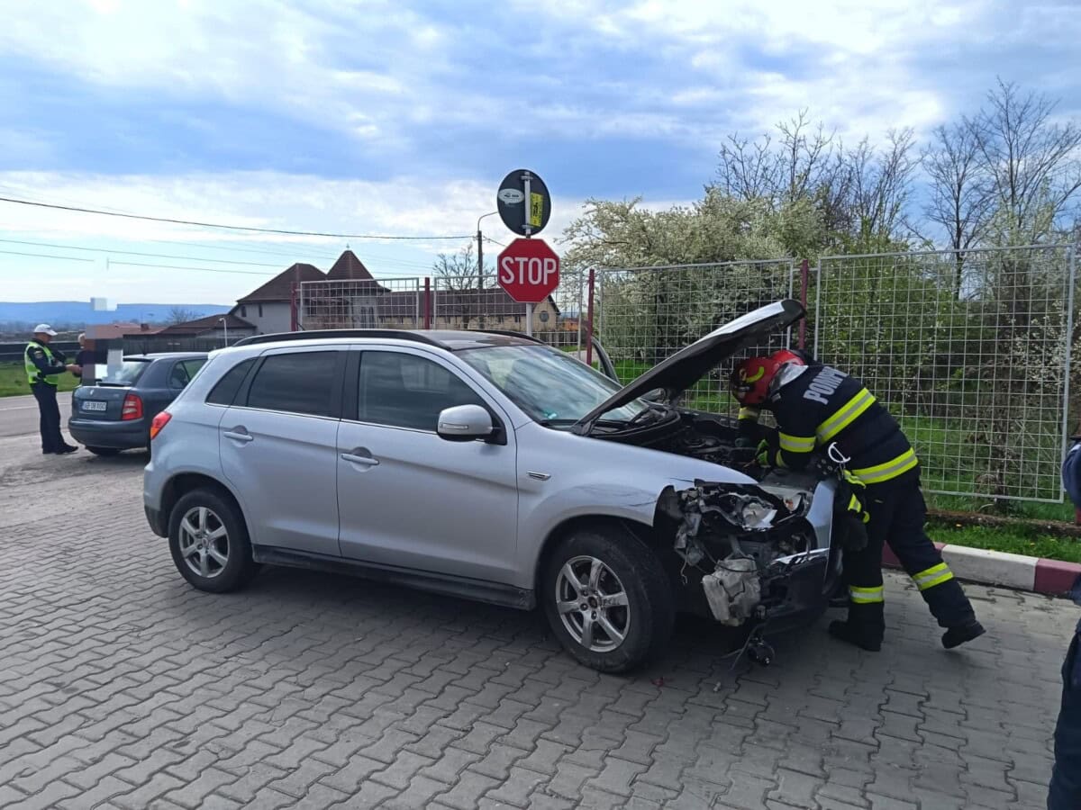 FOTO ACCIDENT RUTIER pe raza municipiului Aiud: Două autoturisme implicate