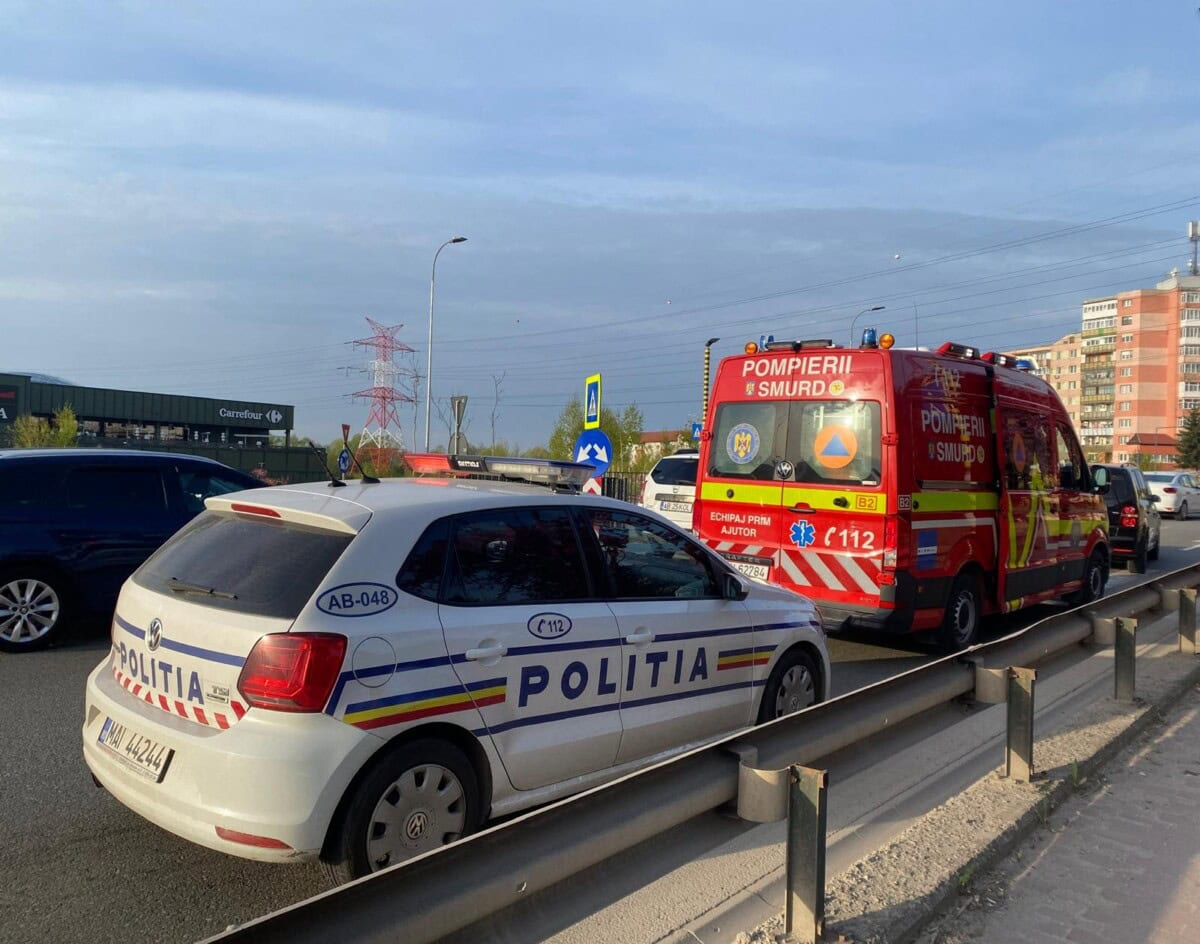 UPDATE FOTO: ACCIDENT la Alba Iulia. Un minor care a traversat strada pe bicicletă, pe trecerea de pietoni, lovit de o mașină