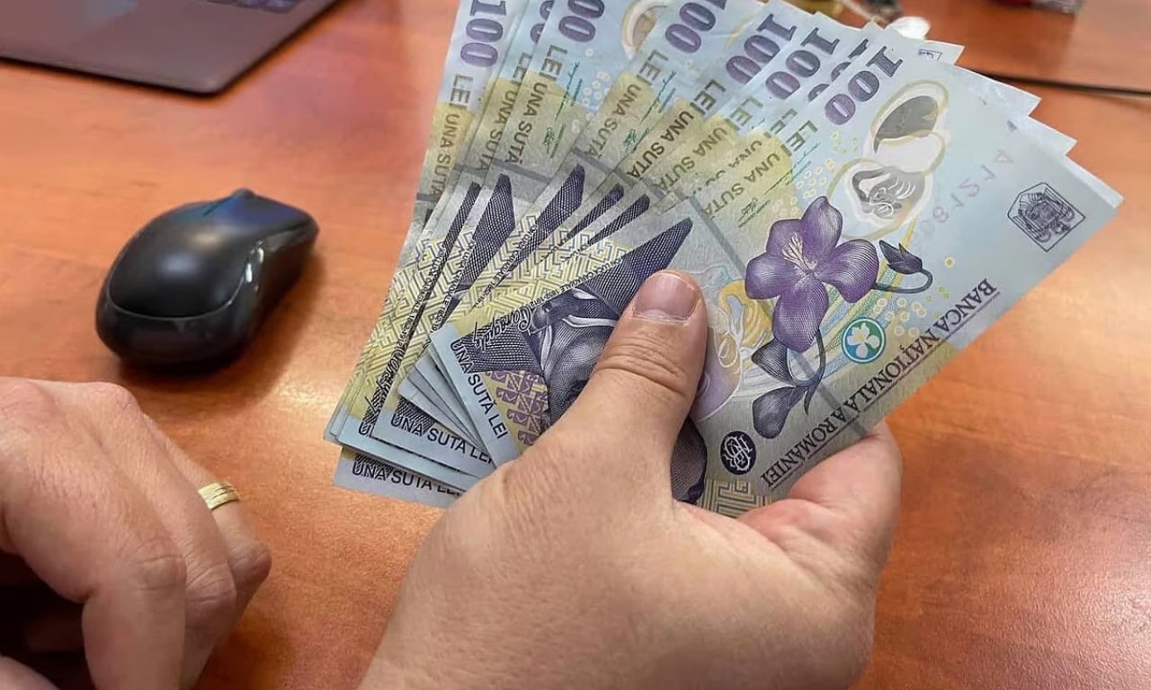 Primele de carieră didactică, deblocate de Guvern. Reguli noi pentru acordarea sumei de 1500 de lei, profesorilor
