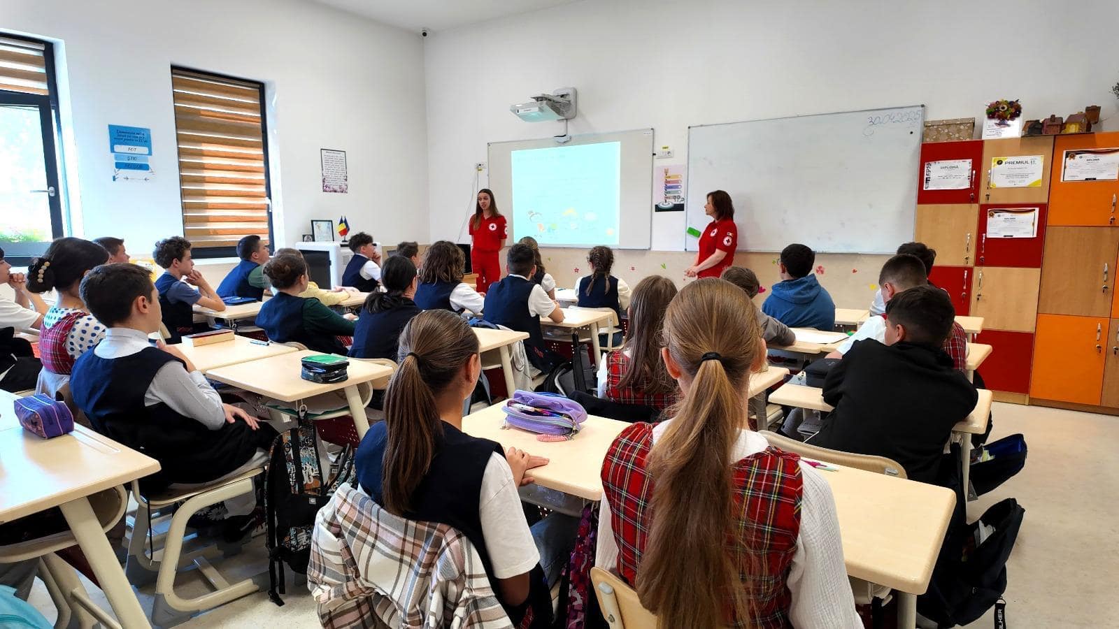 FOTO: Peste 4.000 de elevi din Alba au participat la proiectul "Educație pentru sănătate în școli”, organizat de Crucea Roșie