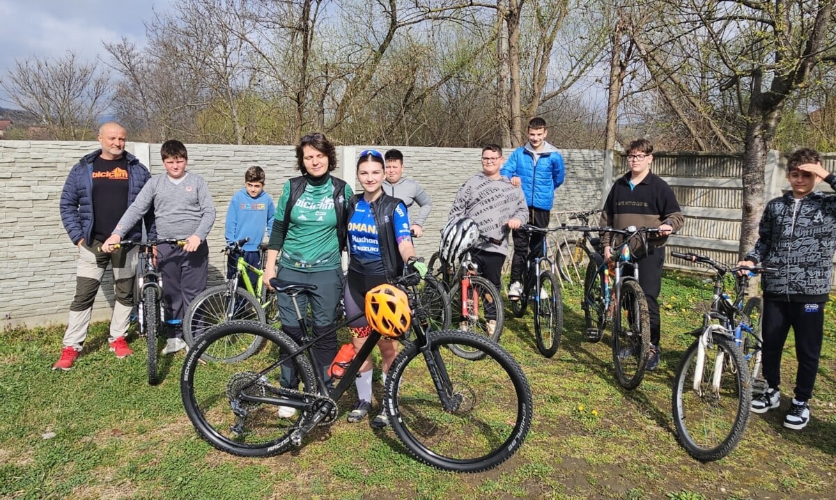 Asociația BICICLIM Alba a promovat sportul în rândul elevilor din Stremț, în cadrul Săptămânii Verzi