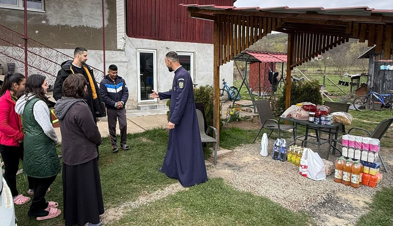FOTO: Ajutor de Paște de la jandarmi, pentru familii din județul Alba. Campanie umanitară de sărbători