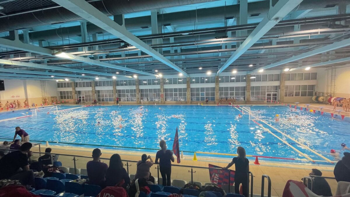 Bazinul Olimpic din Alba Iulia, închis pentru agrement până duminică. Turneu final de polo feminin. Programul meciurilor
