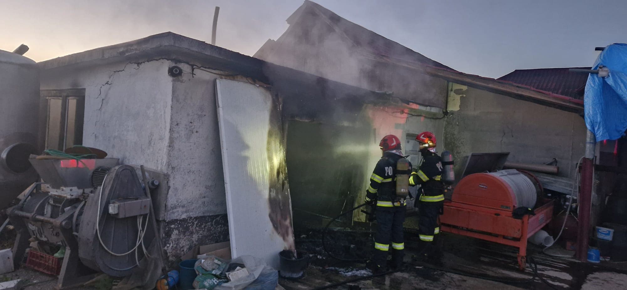 FOTO: Incendiu la Cergău Mare. Focul a mistuit o cameră tehnică