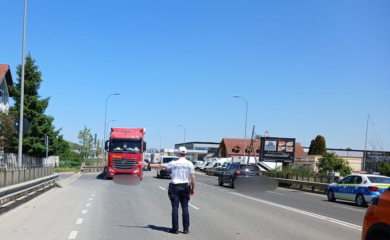 Acțiune în trafic a Poliției, în Alba: controale pentru camioane și autobuze în cadrul operațiunii „TRUCK & BUS”