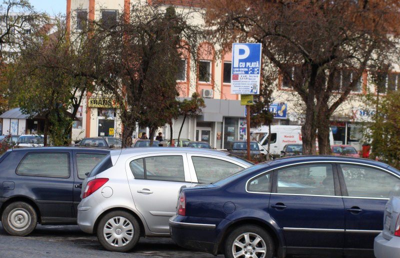 Holdall in case Saving Parcările publice cu plată din Alba Iulia pot fi folosite gratuit, în  perioada stării de alertă. Precizări de la primărie - Alba24