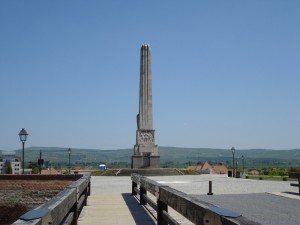 obelisc_dinspre poarta a III-a