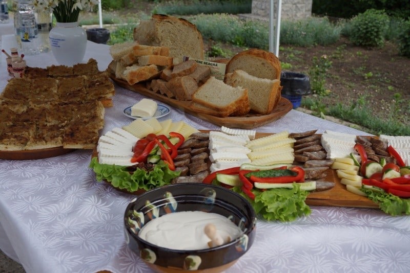 Closely Easter gold Un milion de români mănâncă o dată pe zi. Pentru alţii, masa principală  este cina. Concluziile unui studiu - Alba24
