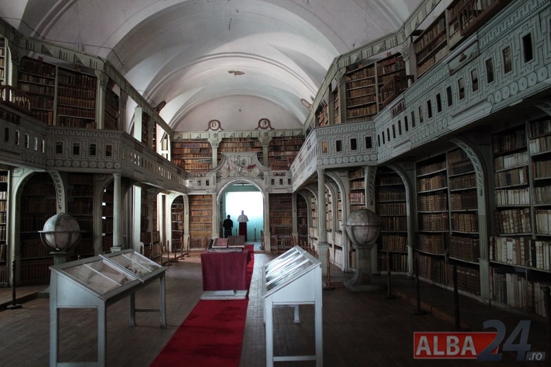 Worthless gain Pour Cioloş la Alba Iulia: Clădirea Bibliotecii Batthyaneum ar putea fi renovată  şi deschisă pentru turişti, într-un circuit de vizitare, după clarificarea  situaţiei juridice - Alba24