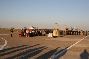 Aeroportul Otopeni: Repatrierea militarului român - foto Petrică Mihalache (MApN )