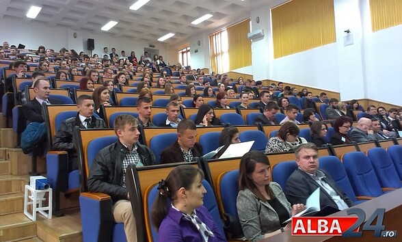 amfiteatru a9 studenti sesiune de comunicari simpozion