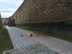zid cazut in santuri