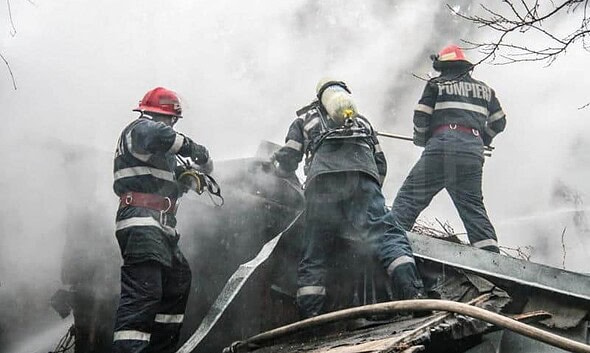 incendiu, acoperis, pompieri