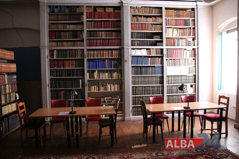 exciting Traveling merchant animation Eveniment rar la Alba Iulia: Biblioteca Batthyaneum va fi deschisă  publicului larg, pentru vizitare. Programul și acte necesare - Alba24