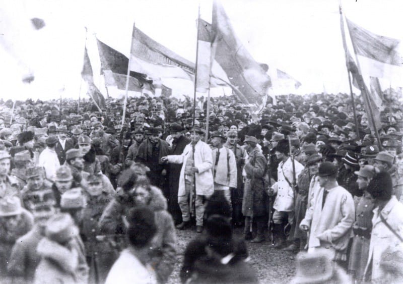 processing Auto shuttle 1 DECEMBRIE 1918, MAREA UNIRE de la Alba Iulia. Mărturii, documente și  semnificații - Alba24